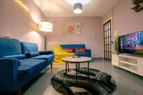 Spacious & Comfy Home in West Midlands - Sleeps 8, Free Parking, WiFi, Netflix, Prime Location, Ideal for Contractors, Business, Groups, Travellers, Families and Relocators